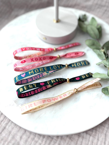 Verstellbares Textarmband mit goldener Stoppperle - Freundschaftsarmband Boho Style