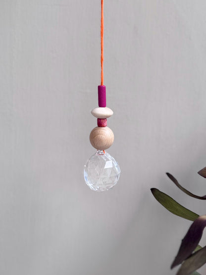 Handgefertigter bunter Sonnenfänger - Suncatcher mit Prisma - Regenbogen Fensterdekoration aus Glas