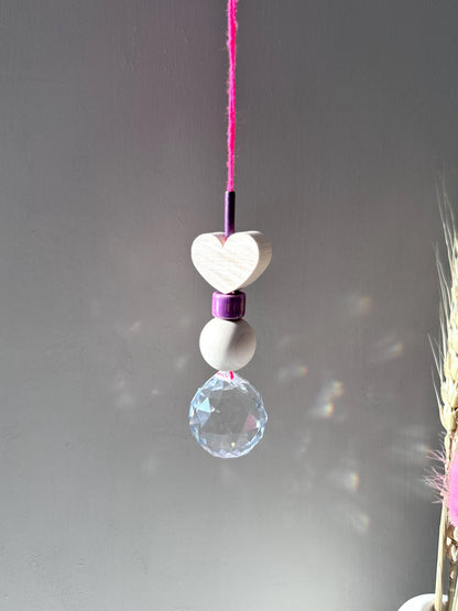 Handgefertigter bunter Sonnenfänger HERZ - Suncatcher mit Prisma - Regenbogen Fensterdekoration aus Glas