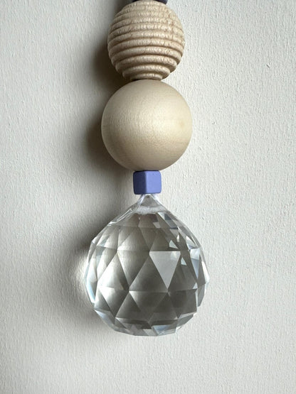 Handgefertigter schlichter Sonnenfänger - Suncatcher mit Prisma - Regenbogen Fensterdekoration aus Glas
