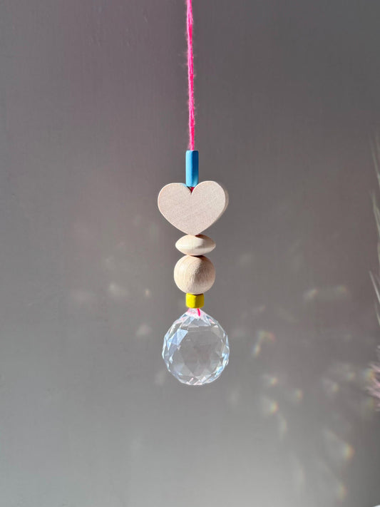 Handgefertigter bunter Sonnenfänger HERZ - Suncatcher mit Prisma - Regenbogen Fensterdekoration aus Glas