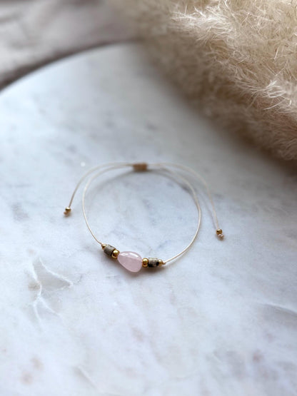 Zartes Edelsteinarmband handgefertigt - mit Dalmatiner Jaspis und Rosenquarz - Freundschaftsarmband