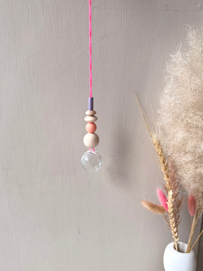 Handgefertigter bunter Sonnenfänger Neonpink, Peach & Flieder - Suncatcher mit Prisma - Regenbogen Fensterdekoration aus Glas