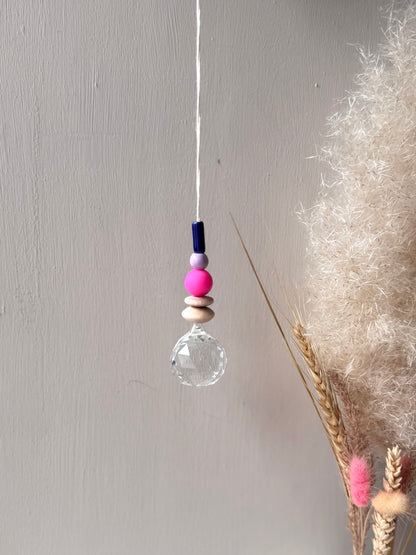 Handgefertigter bunter Sonnenfänger Blau, Lila & Pink- Suncatcher mit Prisma - Regenbogen Fensterdekoration aus Glas