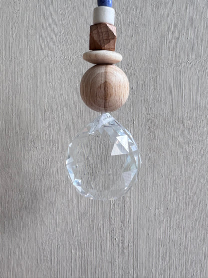 Handgefertigter bunter Sonnenfänger - Suncatcher mit Prisma - Regenbogen Fensterdekoration aus Glas