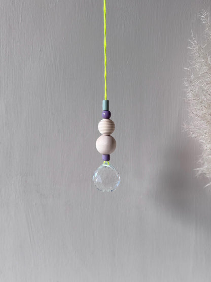 Handgefertigter bunter Sonnenfänger - Suncatcher mit Prisma - Regenbogen Fensterdekoration aus Glas