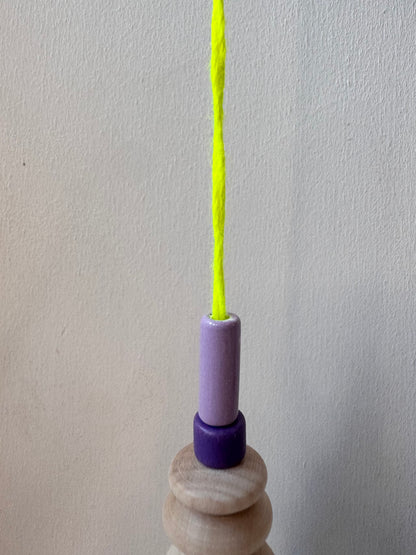 Handgefertigter bunter Sonnenfänger Neongelb, Lila & Flieder - Suncatcher mit Prisma - Regenbogen Fensterdekoration aus Glas