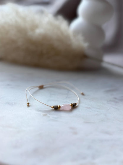 Zartes Edelsteinarmband handgefertigt - mit Dalmatiner Jaspis und Rosenquarz - Freundschaftsarmband