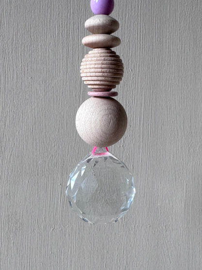 Handgefertigter bunter Sonnenfänger - Suncatcher mit Prisma - Regenbogen Fensterdekoration aus Glas