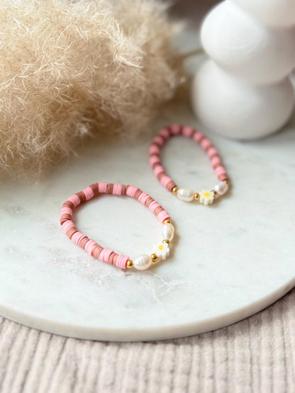 Katsuki Perlenarmband handgefertigt - Buntes Armband mit Süßwasserperlen und Blume