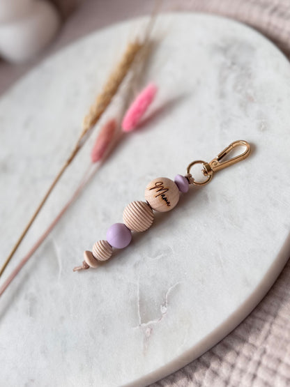 Schlüsselanhänger MAMA Flieder - Holzperlen & Silikonperlen - Geschenk für Mama