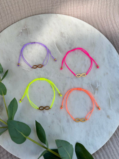 Zartes Infinity Armband handgefertigt Gold - Freundschaftsarmband bunt Ibiza Style