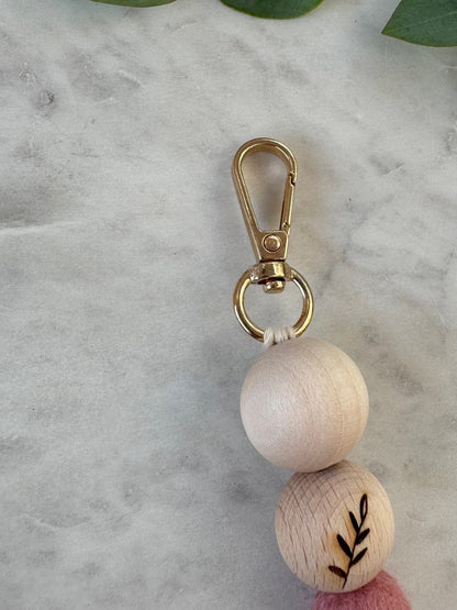 Handgefertigter Schlüsselanhänger aus Holz & Filz - Natürliches Accessoire
