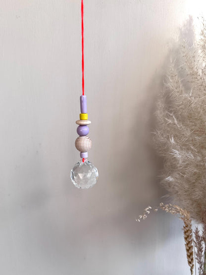 Handgefertigter bunter Sonnenfänger Neonorange, Gelb & Flieder - Suncatcher mit Prisma - Regenbogen Fensterdekoration aus Glas