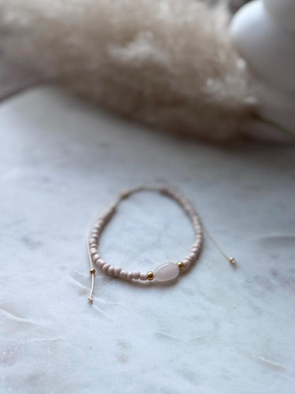 Zartes Edelsteinarmband handgefertigt - mit Rosenquarz - Freundschaftsarmband