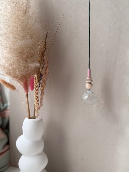 Handgefertigter bunter Sonnenfänger Grün und Rosa - Suncatcher mit Prisma - Regenbogen Fensterdekoration aus Glas