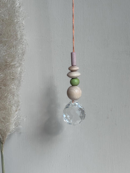 Handgefertigter bunter Sonnenfänger - Suncatcher mit Prisma - Regenbogen Fensterdekoration aus Glas