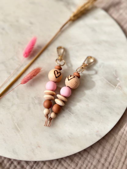 Schlüsselanhänger Braun Rosa HERZ - Holzperlen & Silikon - Bagcharm - Geschenkidee