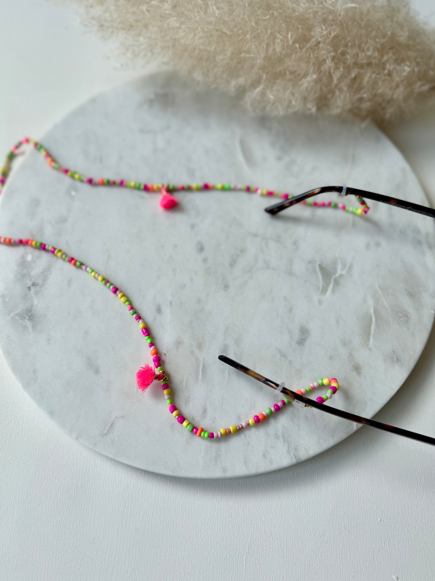Bunte Brillenkette handgemacht - Rocaillesperlen in Neonfarben - mit Quasten