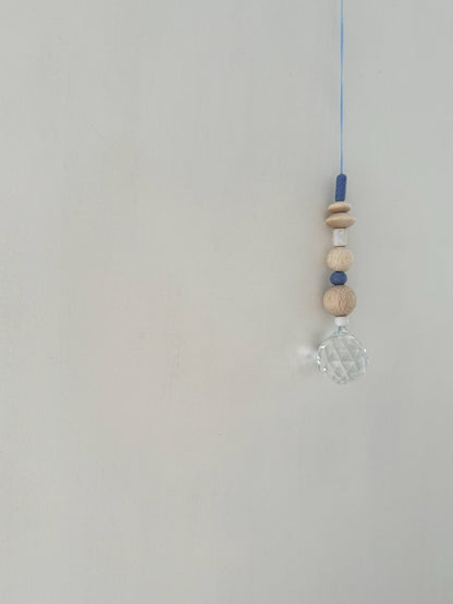 Handgefertigter schlichter Sonnenfänger - Suncatcher mit Prisma - Regenbogen Fensterdekoration aus Glas