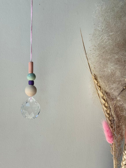 Handgefertigter bunter Sonnenfänger Rosa und Grün - Suncatcher mit Prisma - Regenbogen Fensterdekoration aus Glas