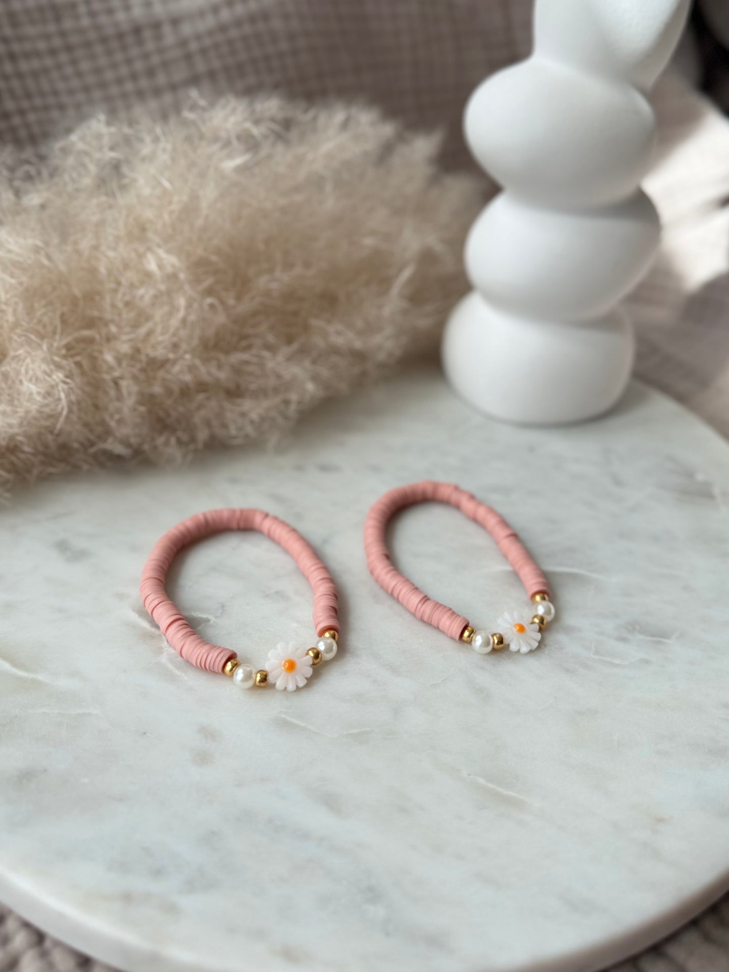 Katsuki Perlenarmband handgefertigt - Buntes Armband mit Blume aus Keramik