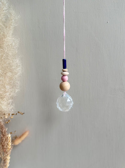 Handgefertigter bunter Sonnenfänger - Suncatcher mit Prisma - Regenbogen Fensterdekoration aus Glas - Rosa und Blau