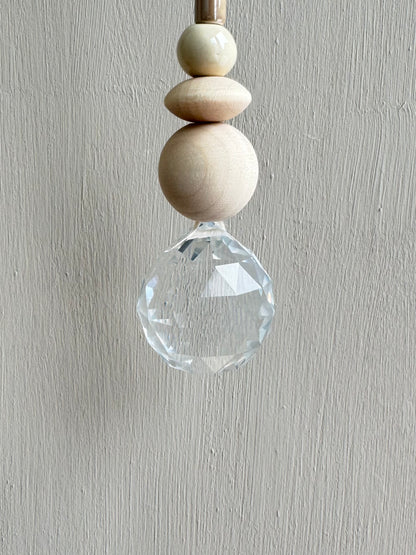 Handgefertigter schlichter Sonnenfänger - Suncatcher mit Prisma - Regenbogen Fensterdekoration aus Glas
