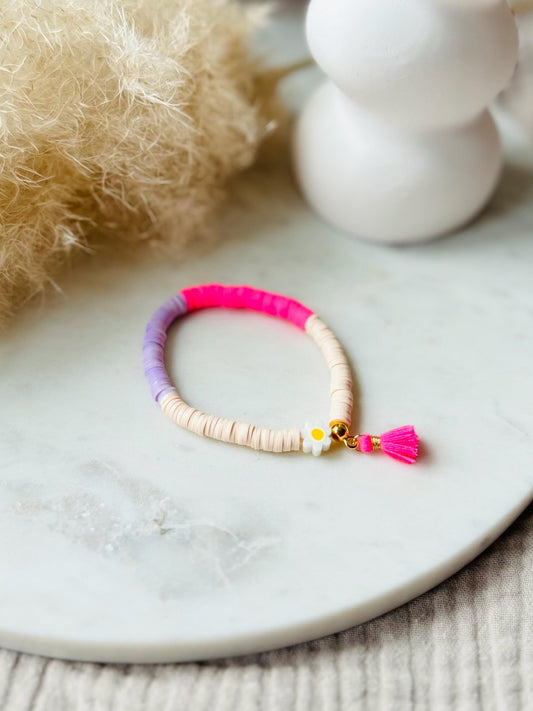Katsuki Perlenarmband handgefertigt - Buntes Armband mit Blume und Quaste in Neonpink