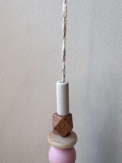 Handgefertigter bunter Sonnenfänger Rosa & Weiß - Suncatcher mit Prisma - Regenbogen Fensterdekoration aus Glas