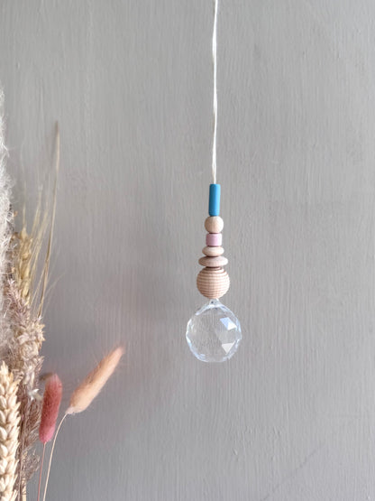 Handgefertigter bunter Sonnenfänger - Suncatcher mit Prisma - Regenbogen Fensterdekoration aus Glas
