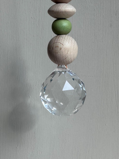 Handgefertigter bunter Sonnenfänger - Suncatcher mit Prisma - Regenbogen Fensterdekoration aus Glas
