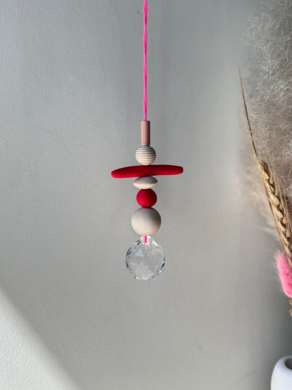 Handgefertigter bunter Sonnenfänger Pink und Rot - Suncatcher mit Prisma - Regenbogen Fensterdekoration aus Glas