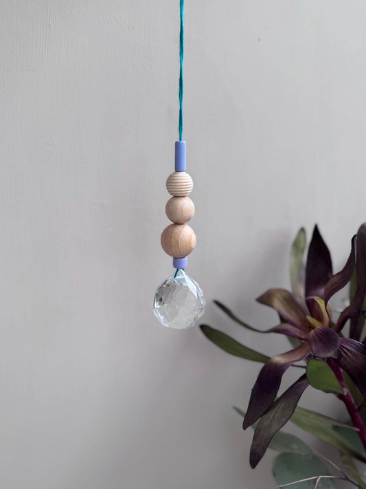 Handgefertigter bunter Sonnenfänger - Suncatcher mit Prisma - Regenbogen Fensterdekoration aus Glas