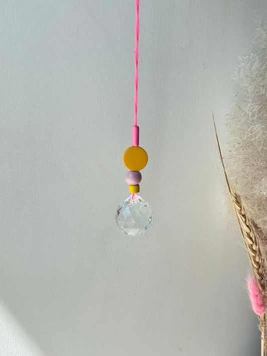 Handgefertigter bunter Sonnenfänger Neonink, Rosa und Gelb - Suncatcher mit Prisma - Regenbogen Fensterdekoration aus Glas