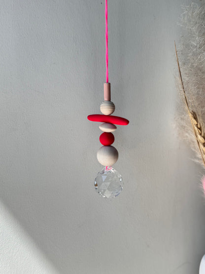 Handgefertigter bunter Sonnenfänger Pink und Rot - Suncatcher mit Prisma - Regenbogen Fensterdekoration aus Glas