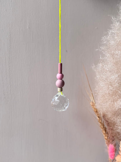 Handgefertigter bunter Sonnenfänger Neongelb, Mauve & Rosa - Suncatcher mit Prisma - Regenbogen Fensterdekoration aus Glas