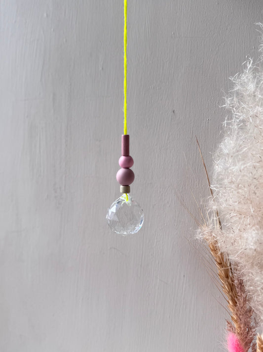 Handgefertigter bunter Sonnenfänger Neongelb, Mauve & Rosa - Suncatcher mit Prisma - Regenbogen Fensterdekoration aus Glas