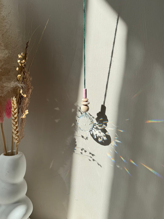 Handgefertigter bunter Sonnenfänger Grün und Rosa - Suncatcher mit Prisma - Regenbogen Fensterdekoration aus Glas