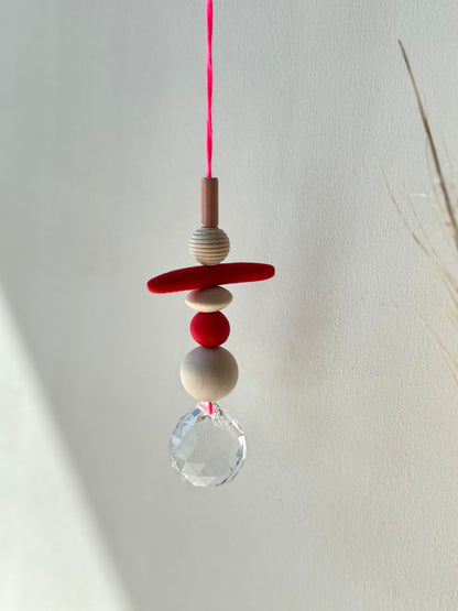 Handgefertigter bunter Sonnenfänger Pink und Rot - Suncatcher mit Prisma - Regenbogen Fensterdekoration aus Glas