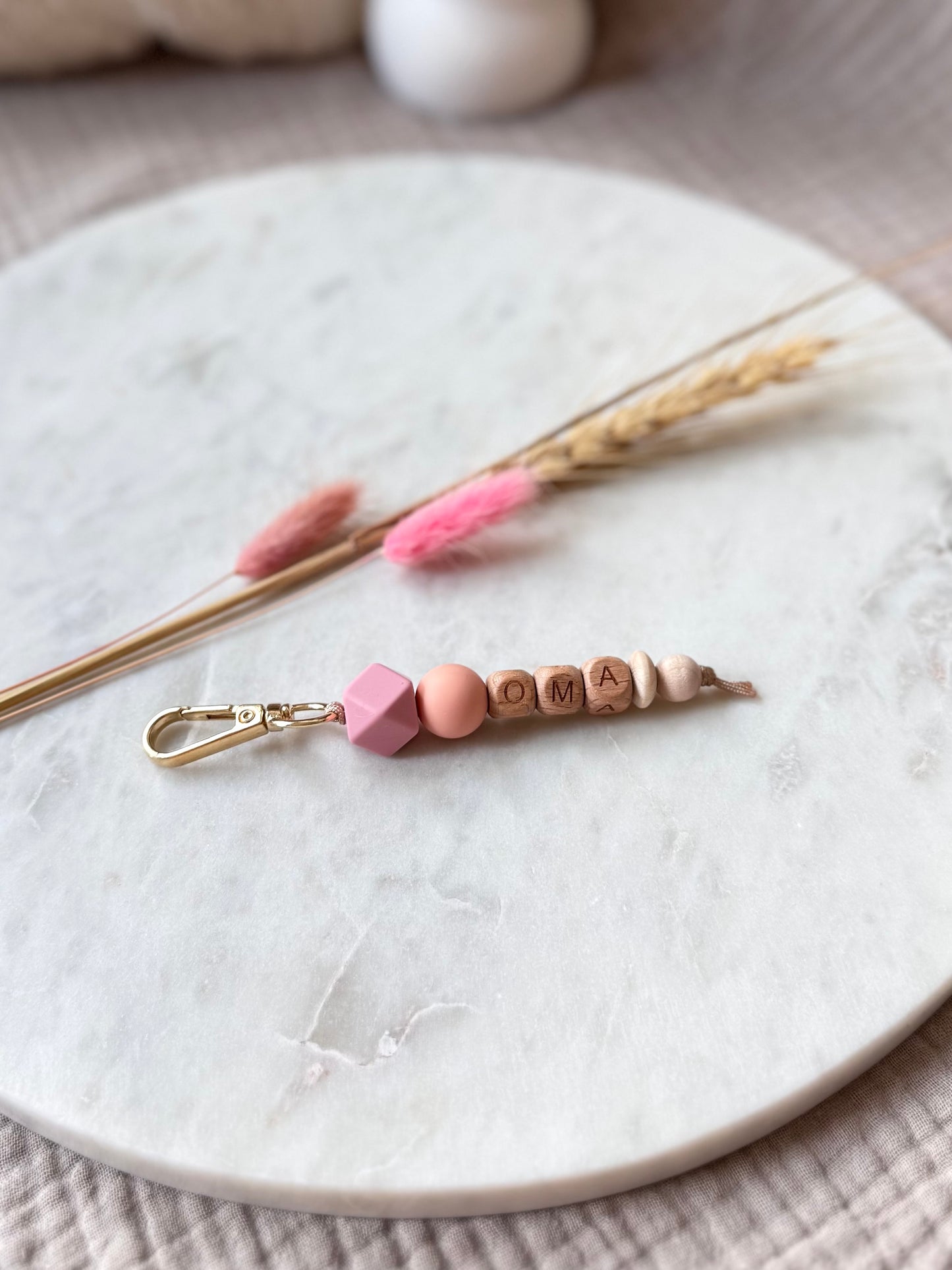 Schlüsselanhänger OMA Rosa & Peach- Holzperlen & Silikonperlen - Geschenk für Oma