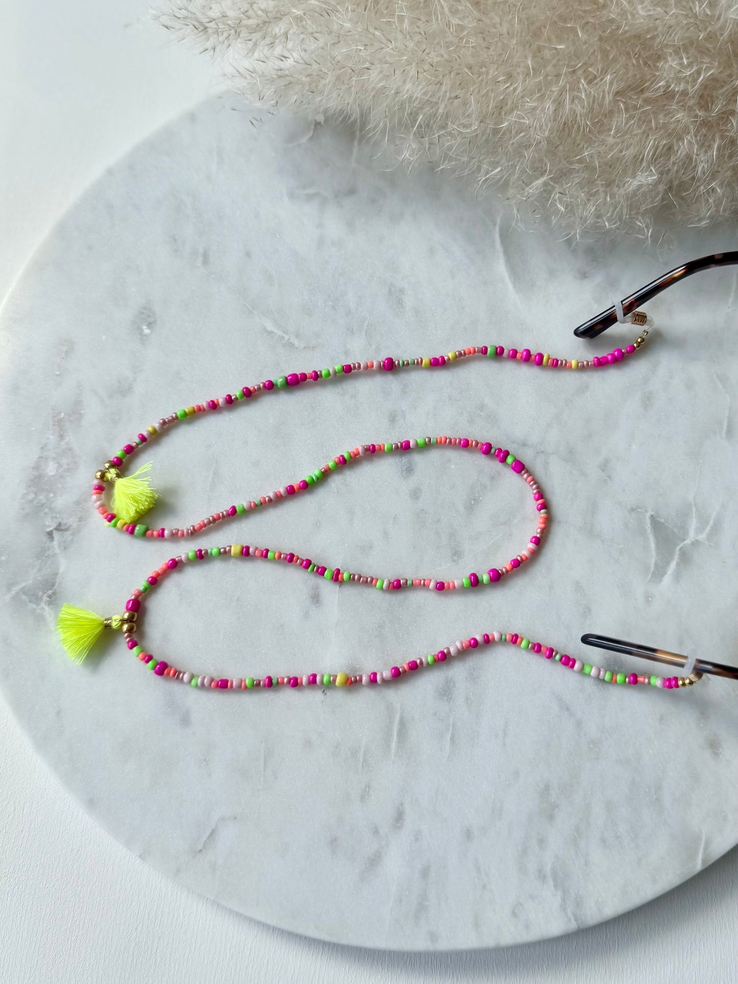 Bunte Brillenkette handgemacht - Rocaillesperlen in Neonfarben - mit Quasten