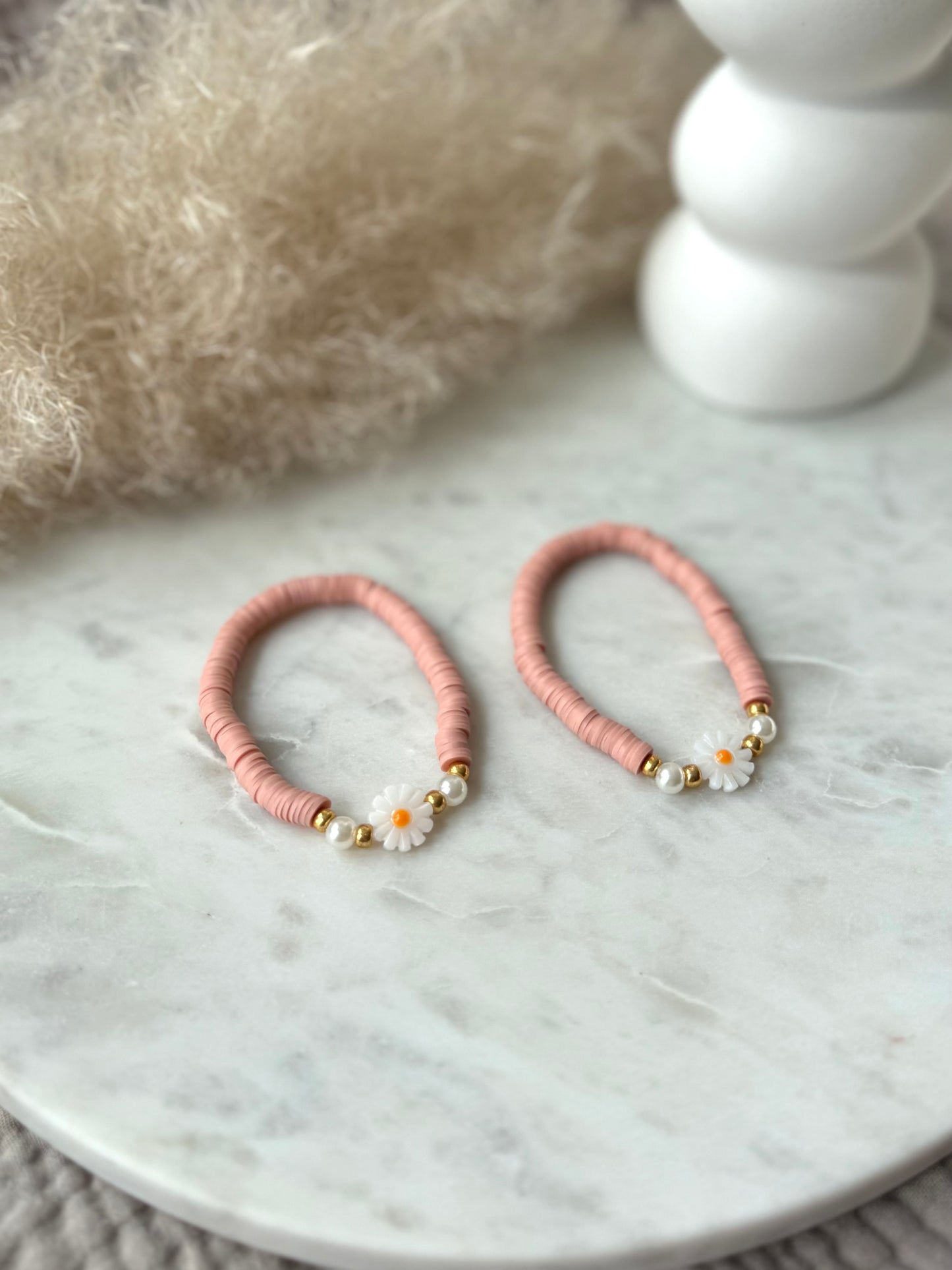 Katsuki Perlenarmband handgefertigt - Buntes Armband mit Blume aus Keramik