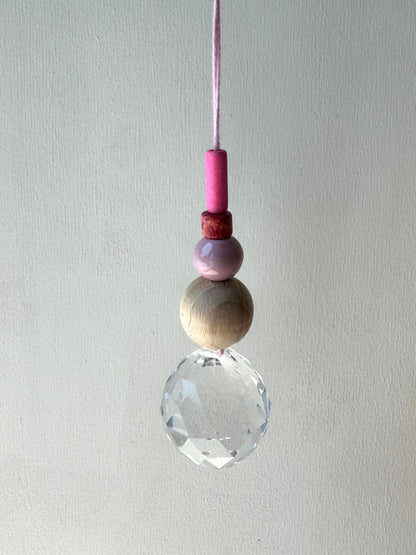 Handgefertigter bunter Sonnenfänger Rosa und Pink - Suncatcher mit Prisma - Regenbogen Fensterdekoration aus Glas