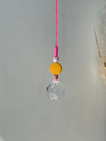 Handgefertigter bunter Sonnenfänger Neonpink und Gelb - Suncatcher mit Prisma - Regenbogen Fensterdekoration aus Glas
