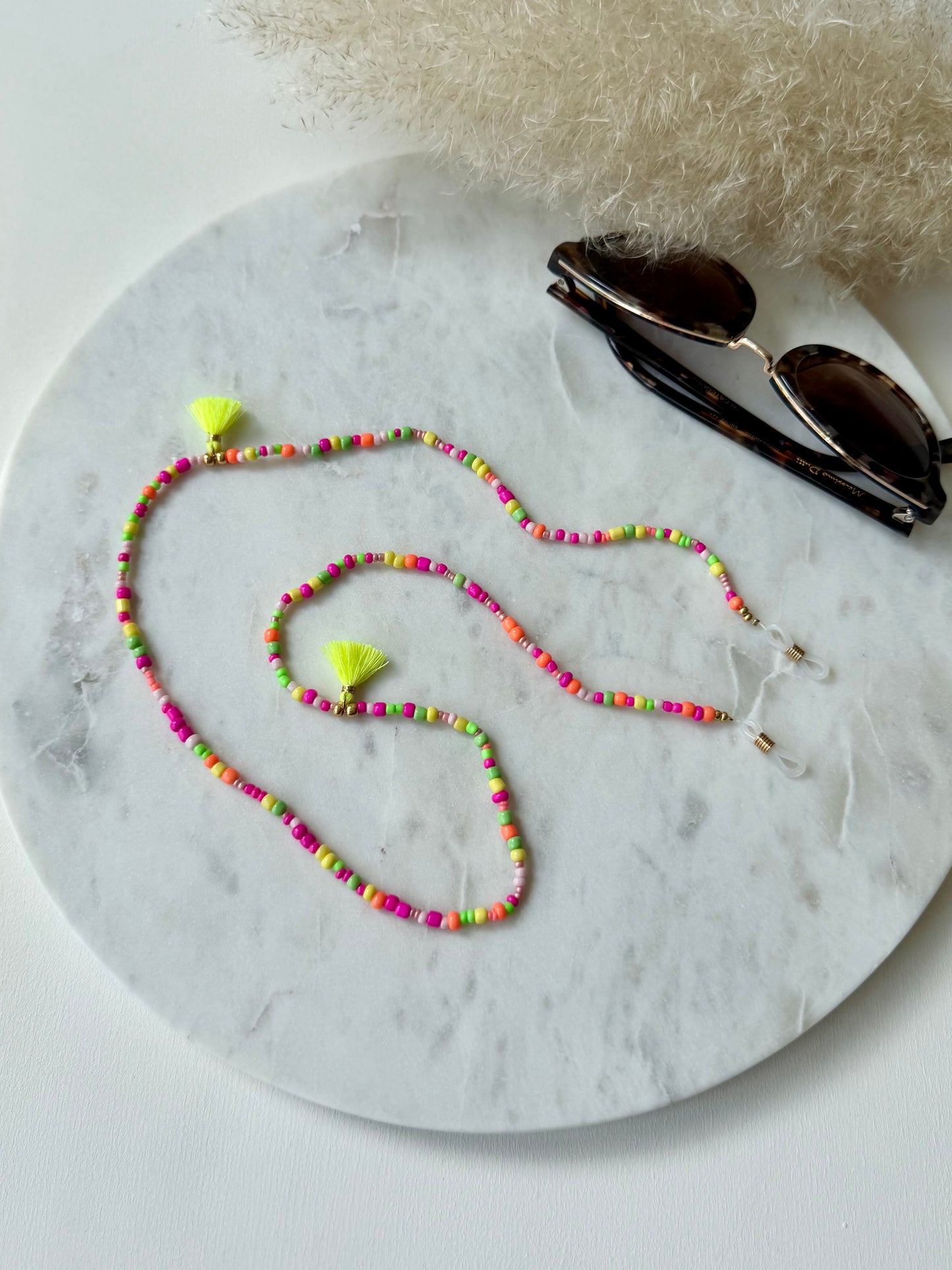Bunte Brillenkette handgemacht - Rocaillesperlen in Neonfarben - mit Quasten