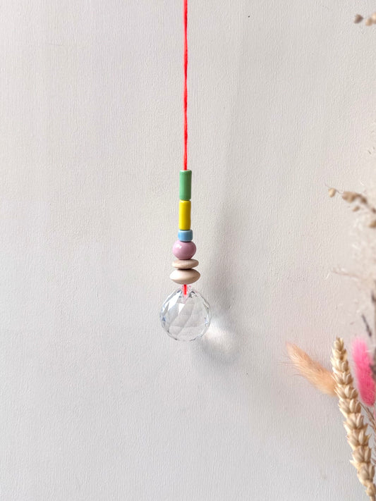 Handgefertigter bunter Sonnenfänger Neonorange und Pastell - Suncatcher mit Prisma - Regenbogen Fensterdekoration aus Glas