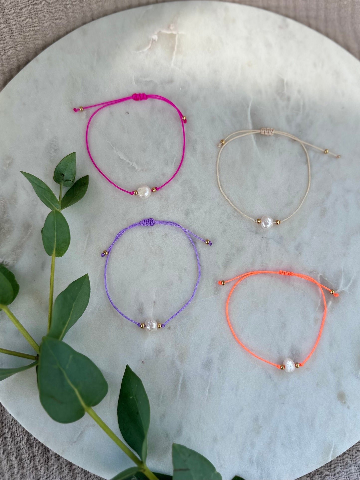 Süßwasserperlen Armband handgefertigt - Ibiza Style Freundschaftsarmband bunte Farben