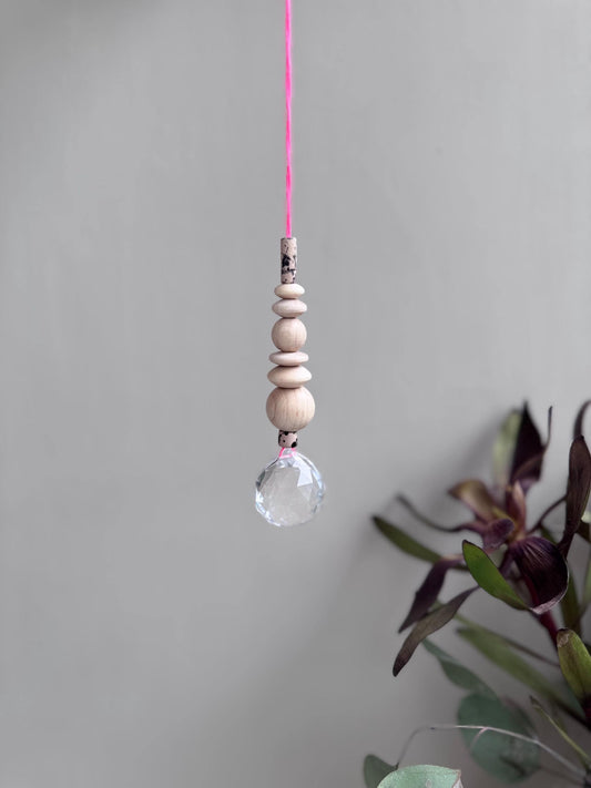 Handgefertigter bunter Sonnenfänger - Suncatcher mit Prisma - Regenbogen Fensterdekoration aus Glas