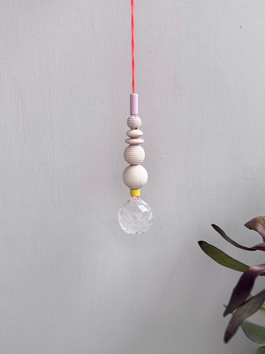 Handgefertigter bunter Sonnenfänger - Suncatcher mit Prisma - Regenbogen Fensterdekoration aus Glas